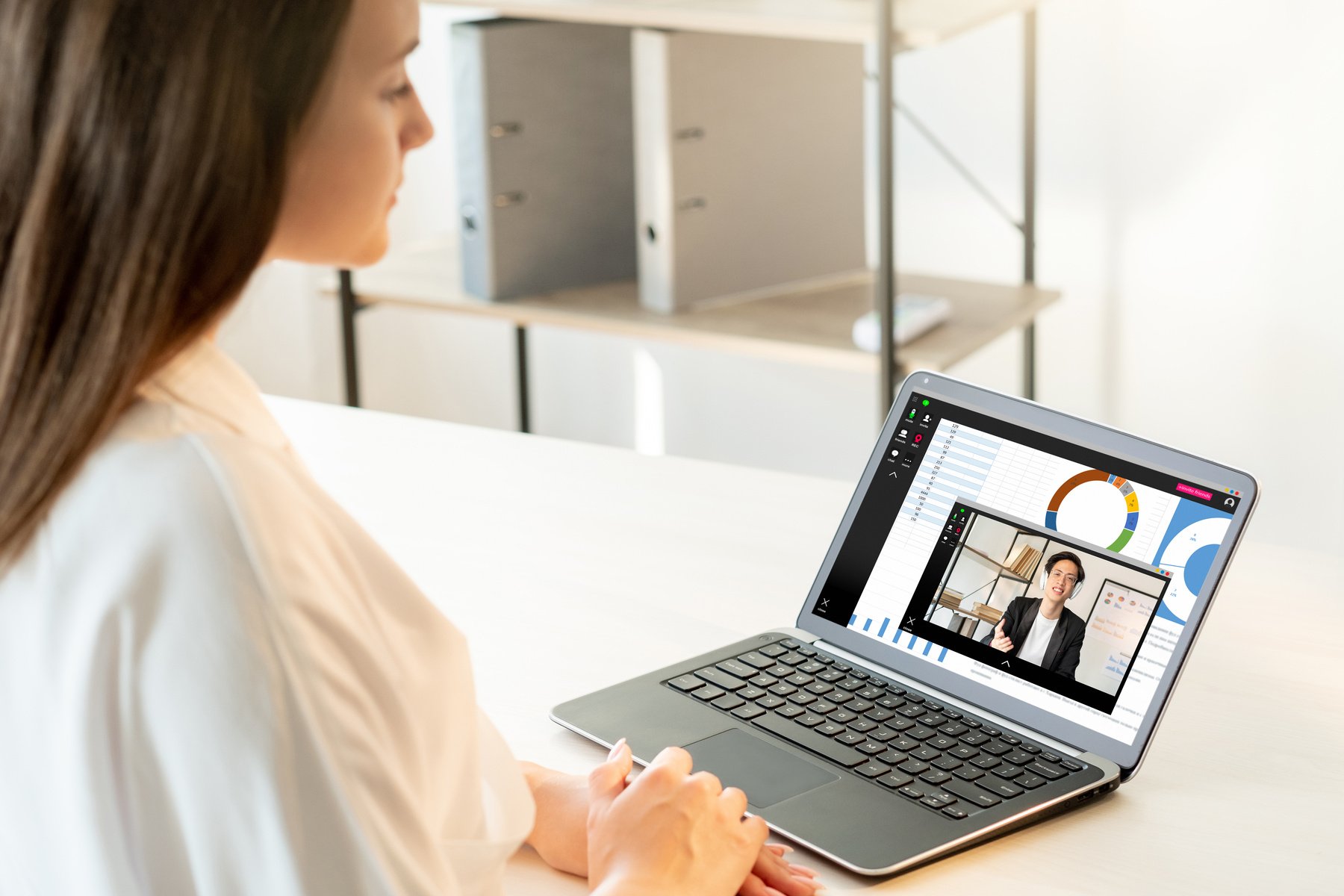 web conference online presentation employee laptop